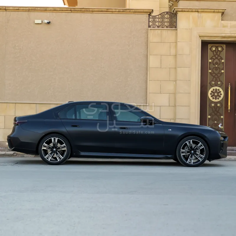 2024 بي ام دبليو الفئة السابعة 735أي