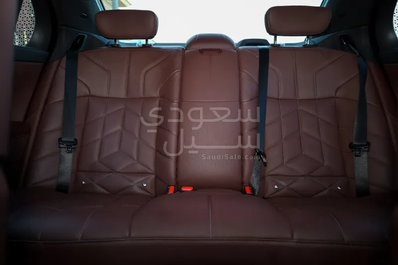 2024 بي ام دبليو الفئة السابعة 735أي