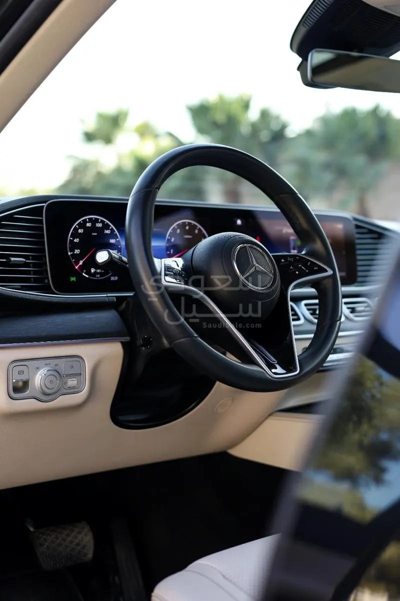 2024 مرسيدس - بنز جي إل إي 450 أي إم جي