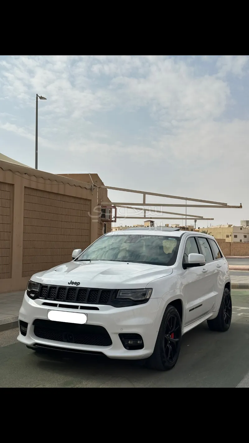 2018 جييب جراند شيروكي اس ار تي