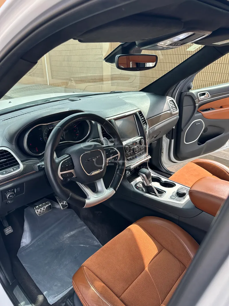 2018 جييب جراند شيروكي اس ار تي