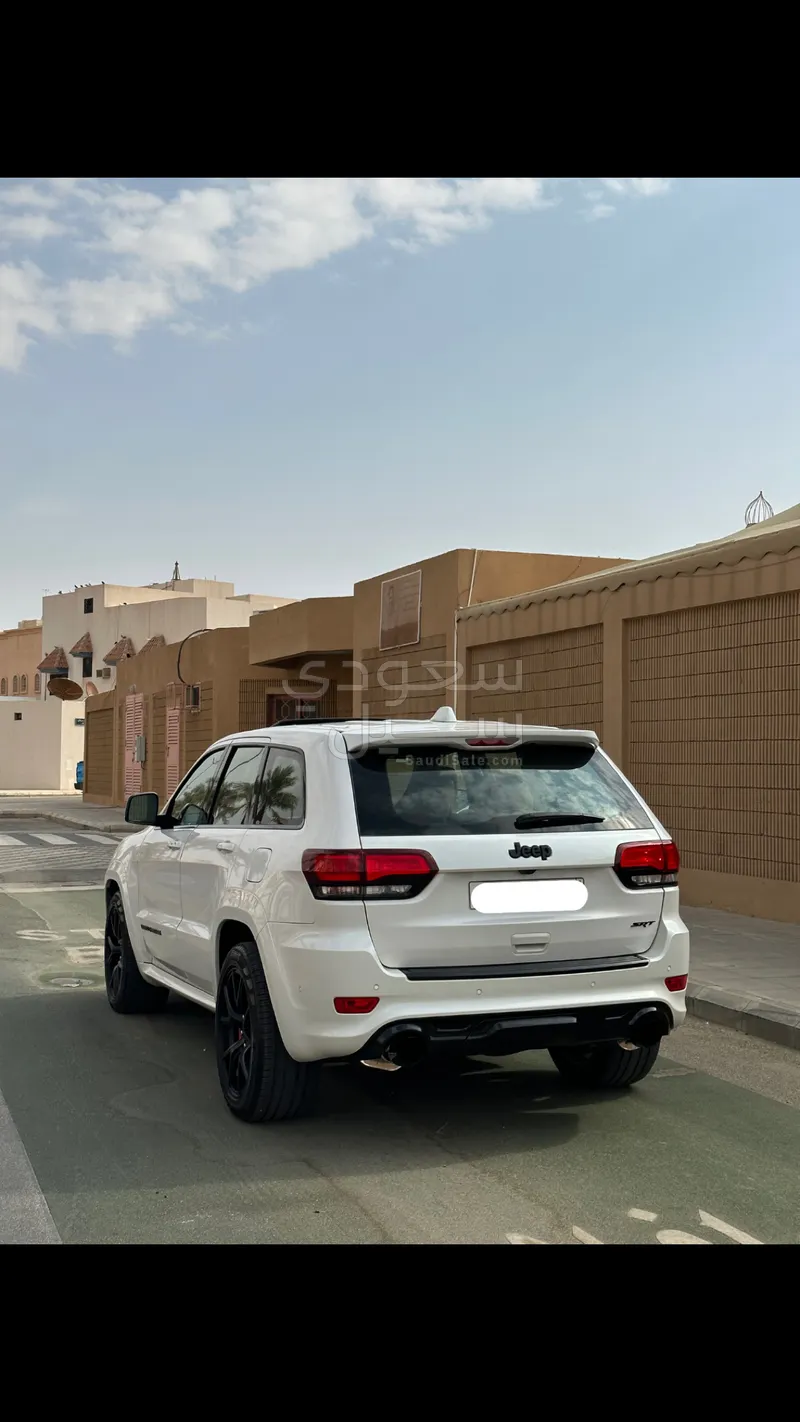 2018 جييب جراند شيروكي اس ار تي