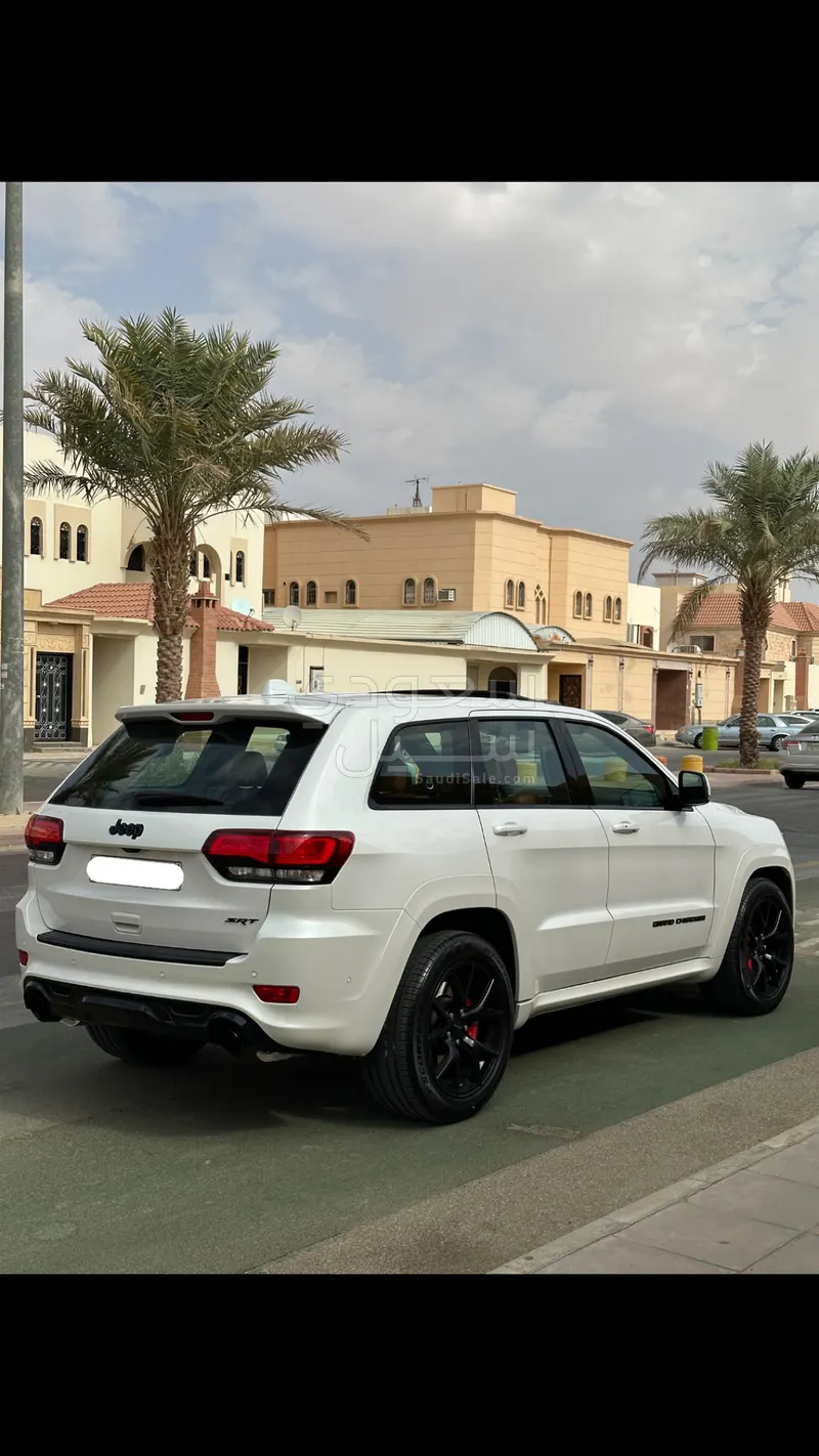 2018 جييب جراند شيروكي اس ار تي