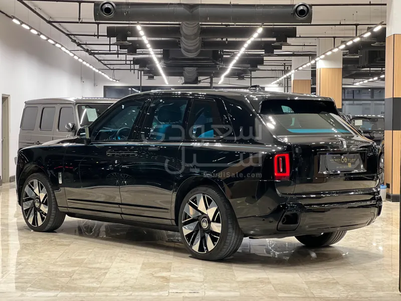 2025 رولز رويس كولينان سلفر بادج