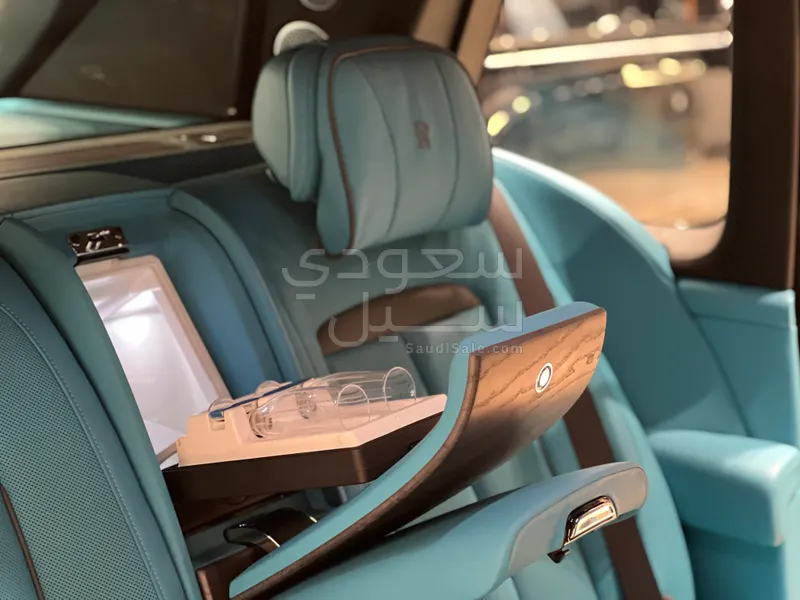 2025 رولز رويس كولينان سلفر بادج