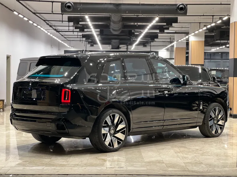 2025 رولز رويس كولينان سلفر بادج