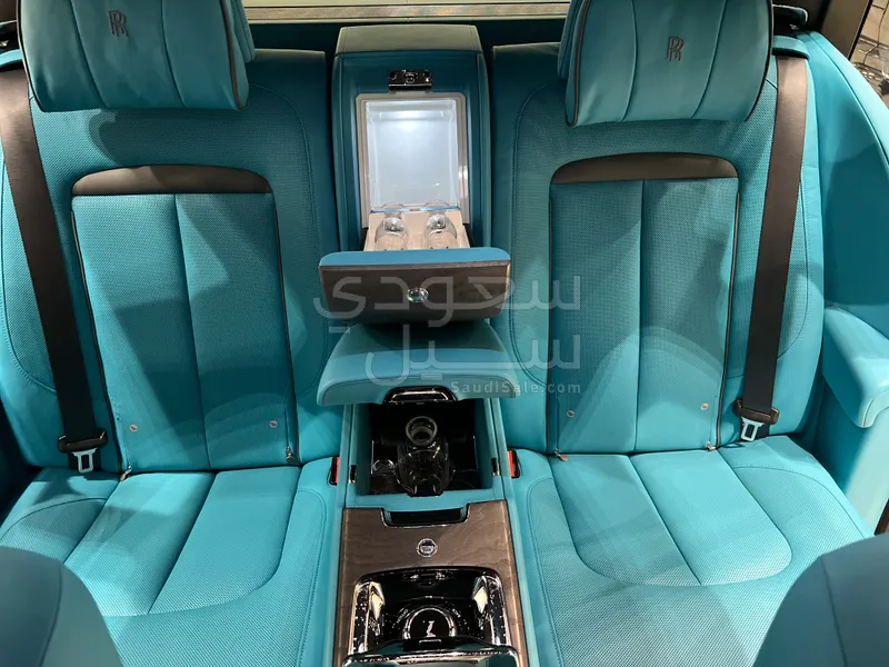 2025 رولز رويس كولينان سلفر بادج