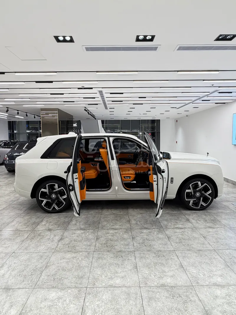 2025 رولز رويس كولينان بلاك بادج