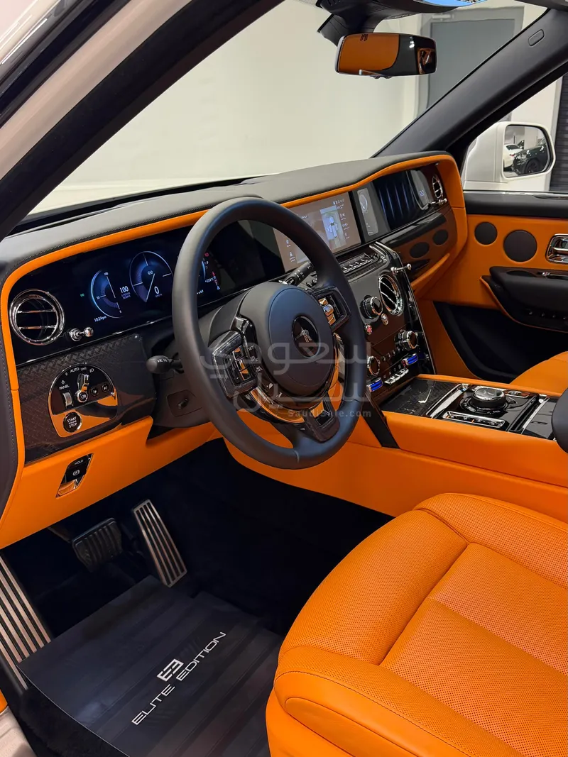 2025 رولز رويس كولينان بلاك بادج