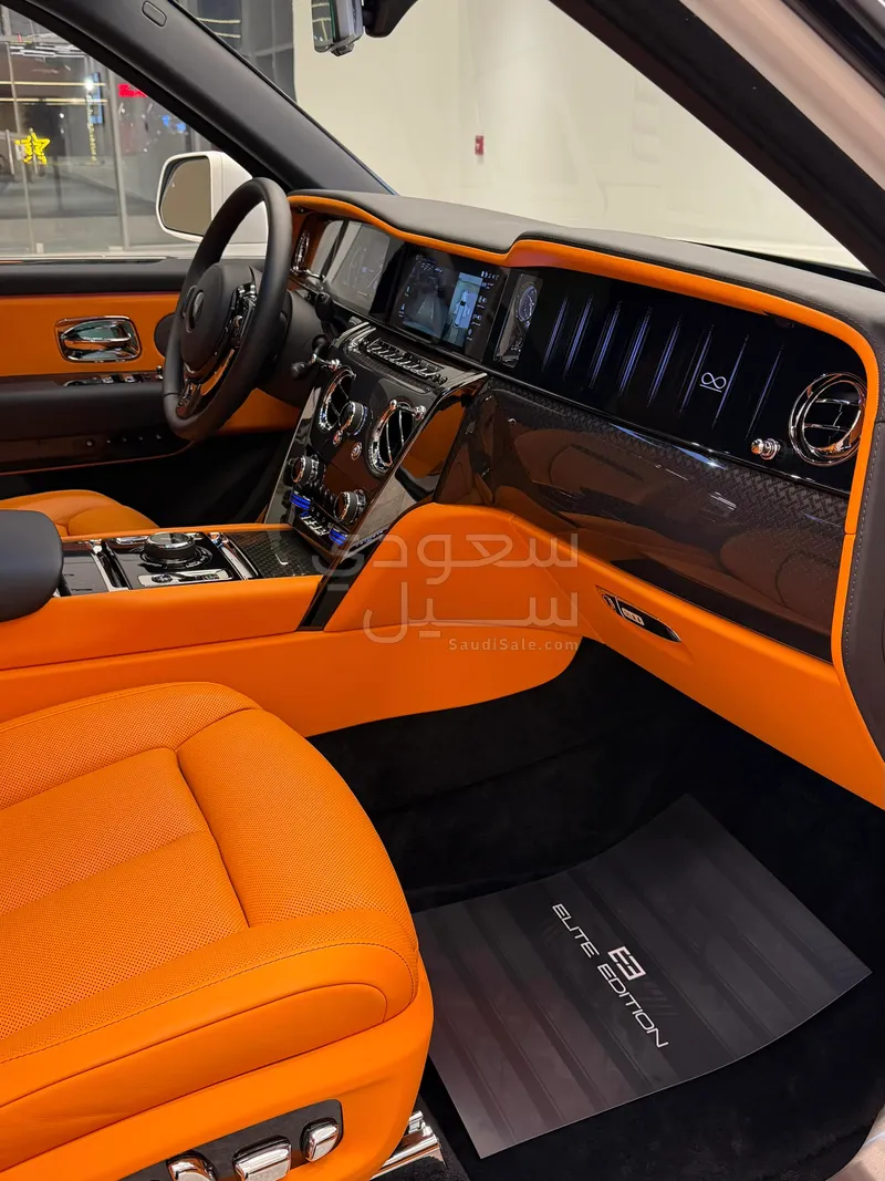 2025 رولز رويس كولينان بلاك بادج