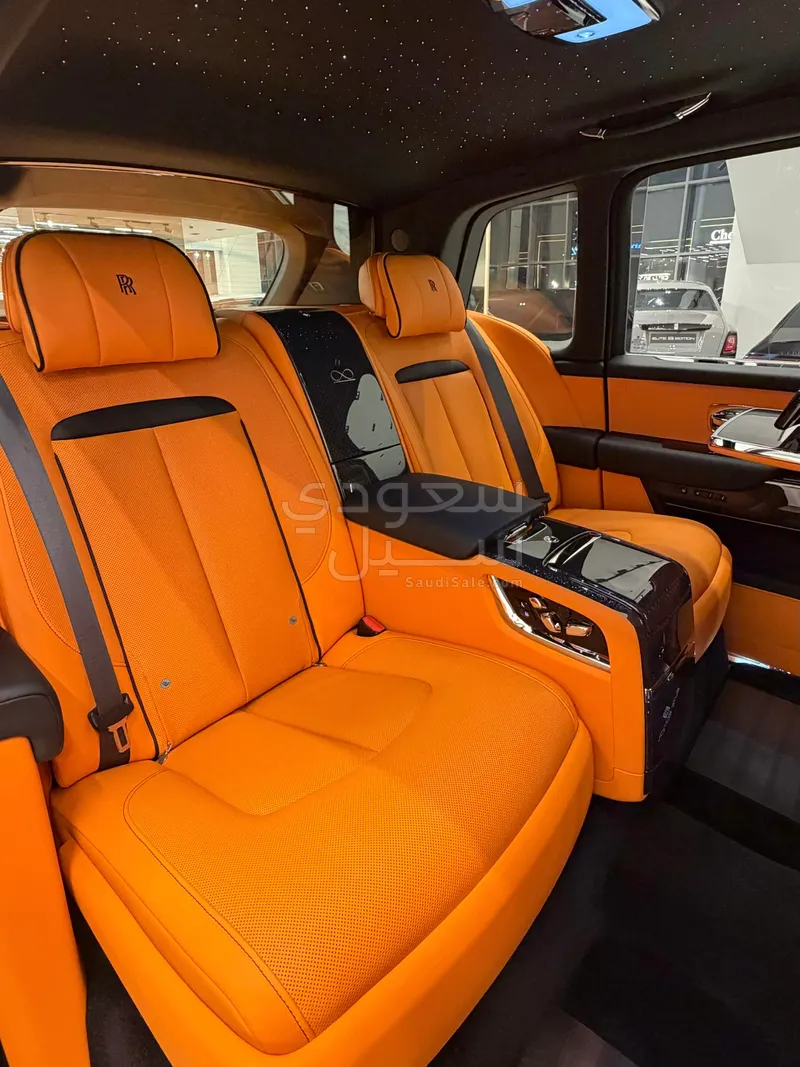 2025 رولز رويس كولينان بلاك بادج