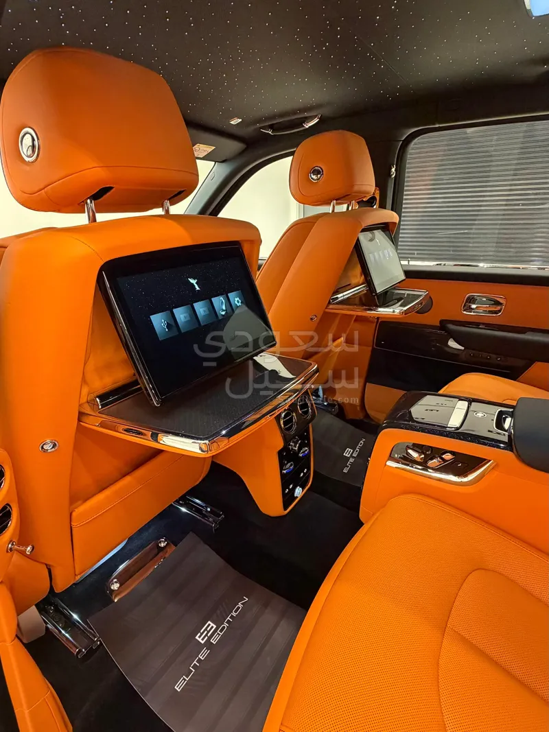 2025 رولز رويس كولينان بلاك بادج