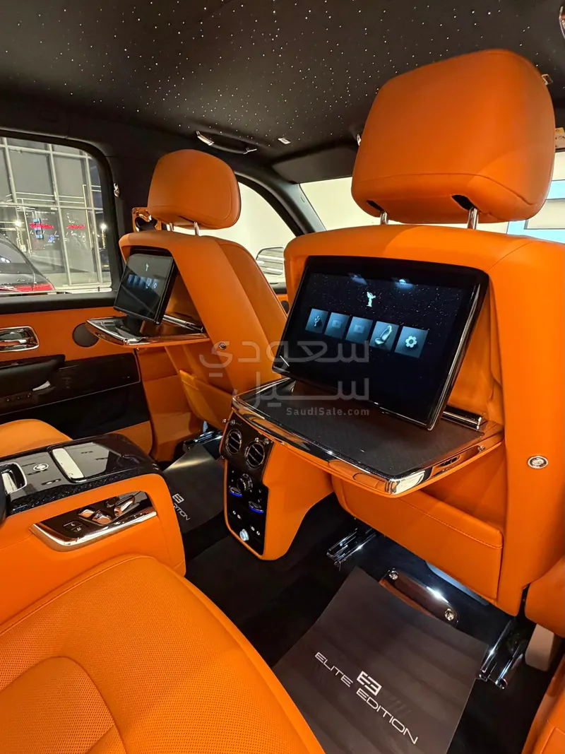 2025 رولز رويس كولينان بلاك بادج