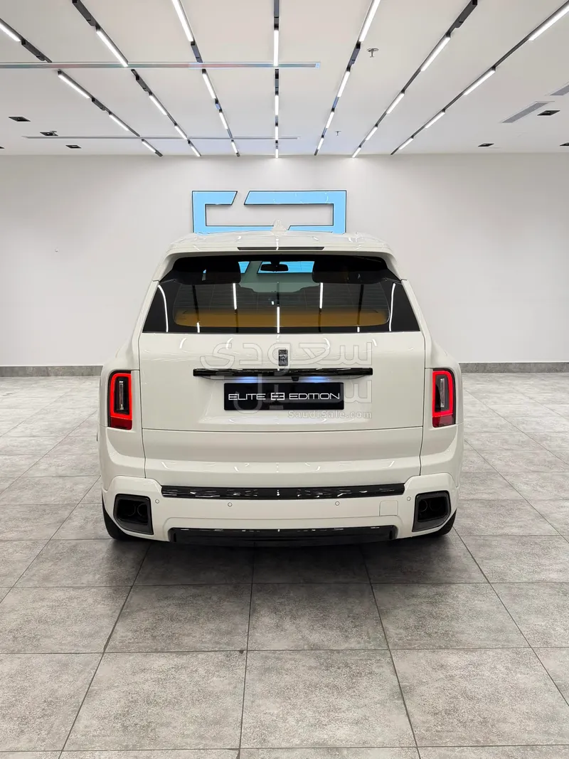 2025 رولز رويس كولينان بلاك بادج