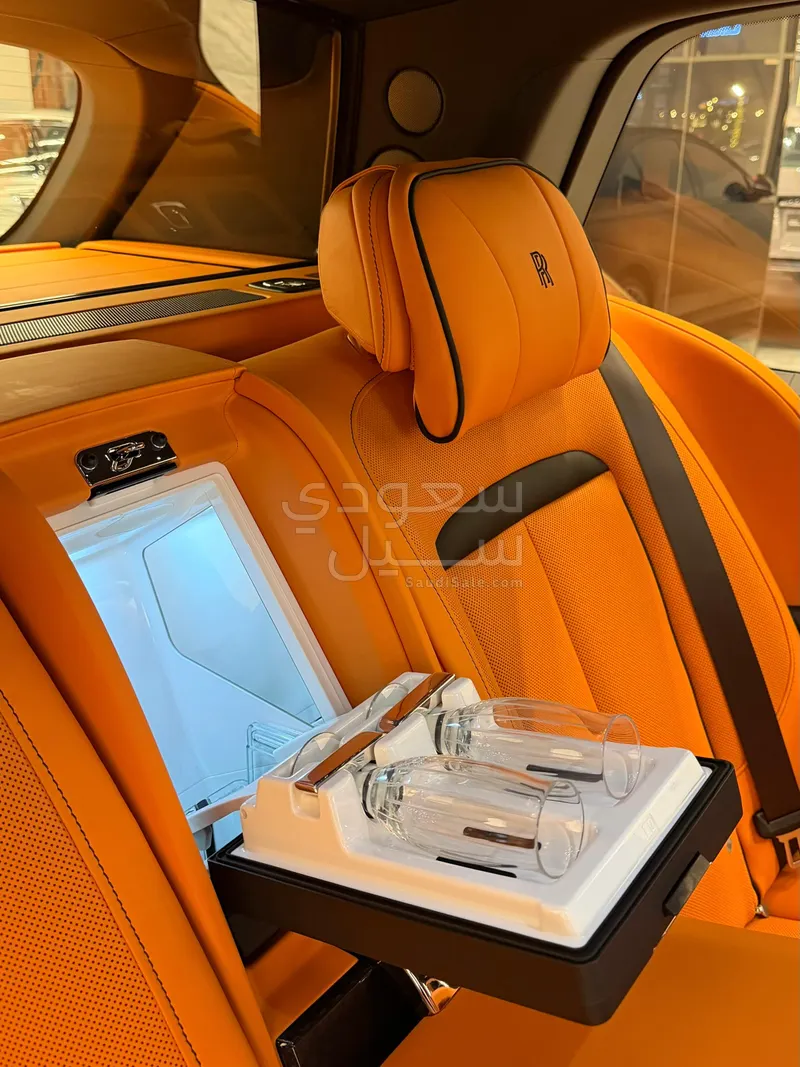 2025 رولز رويس كولينان بلاك بادج