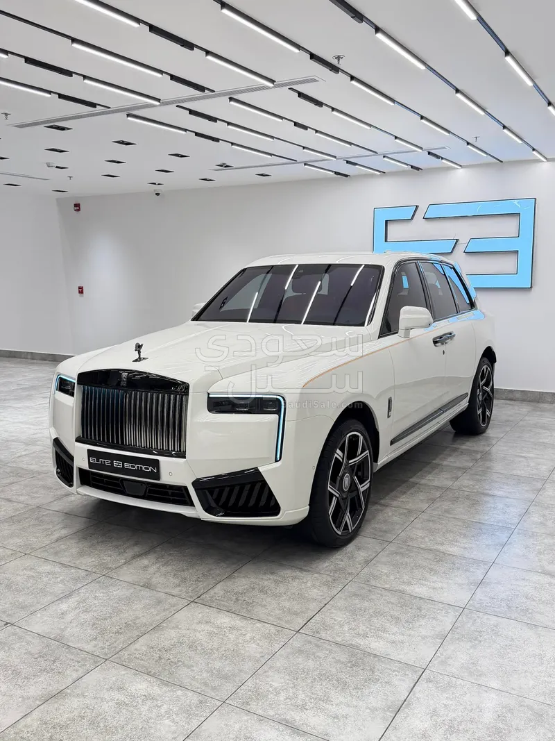 2025 رولز رويس كولينان بلاك بادج