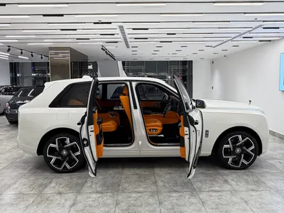 2025 رولز رويس كولينان بلاك بادج