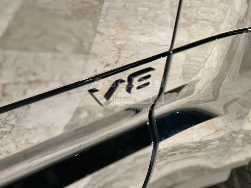 2024 لاند روفر ديفيندر اكس داينمك