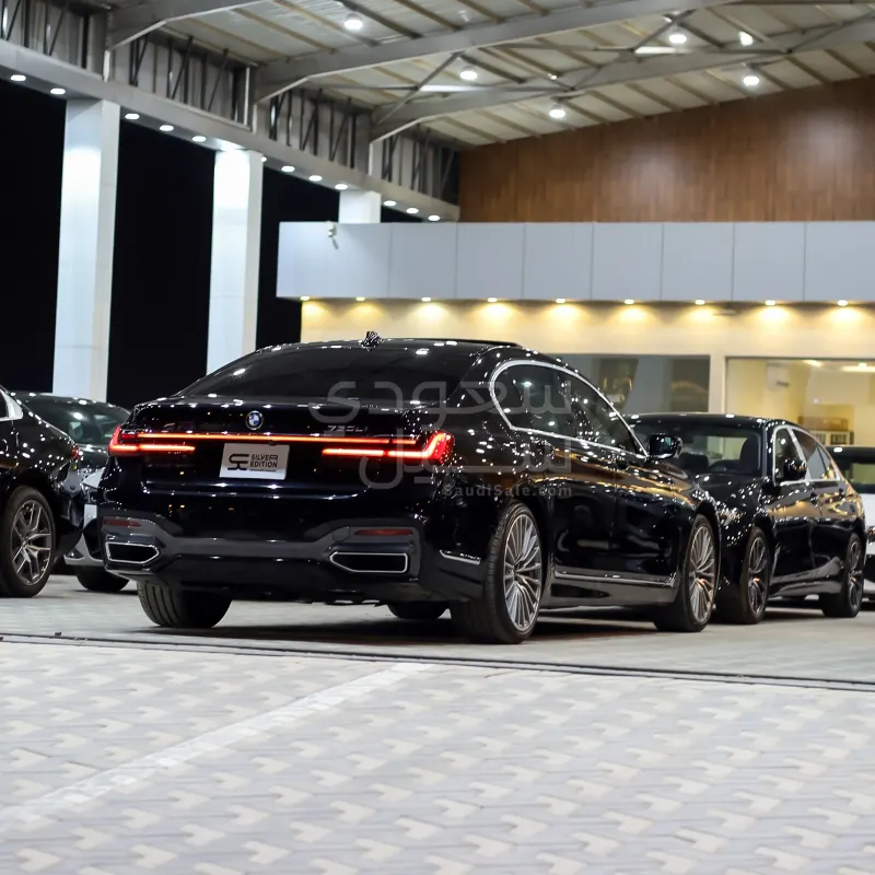 2021 بي ام دبليو الفئة السابعة 730 إل أي