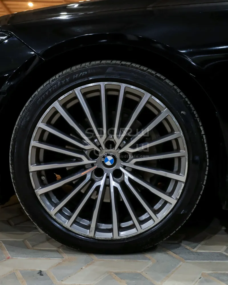 2021 بي ام دبليو الفئة السابعة 730 إل أي