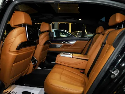 2021 بي ام دبليو الفئة السابعة 730 إل أي