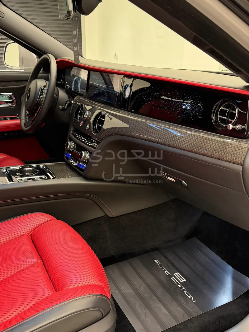 2023 رولز رويس قوست بلاك بادج