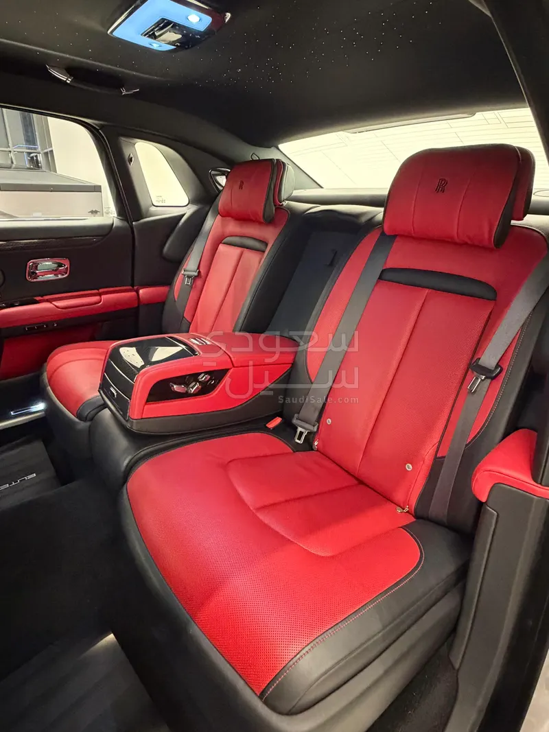 2023 رولز رويس قوست بلاك بادج