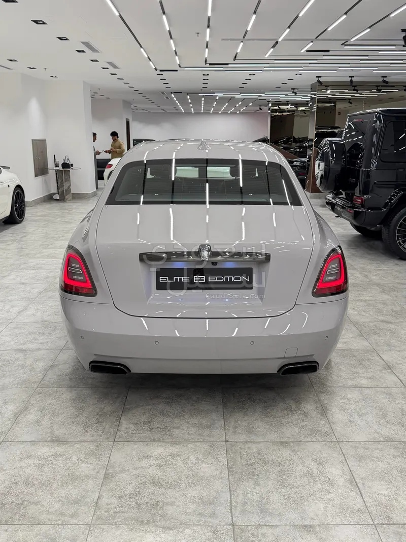 2023 رولز رويس قوست بلاك بادج