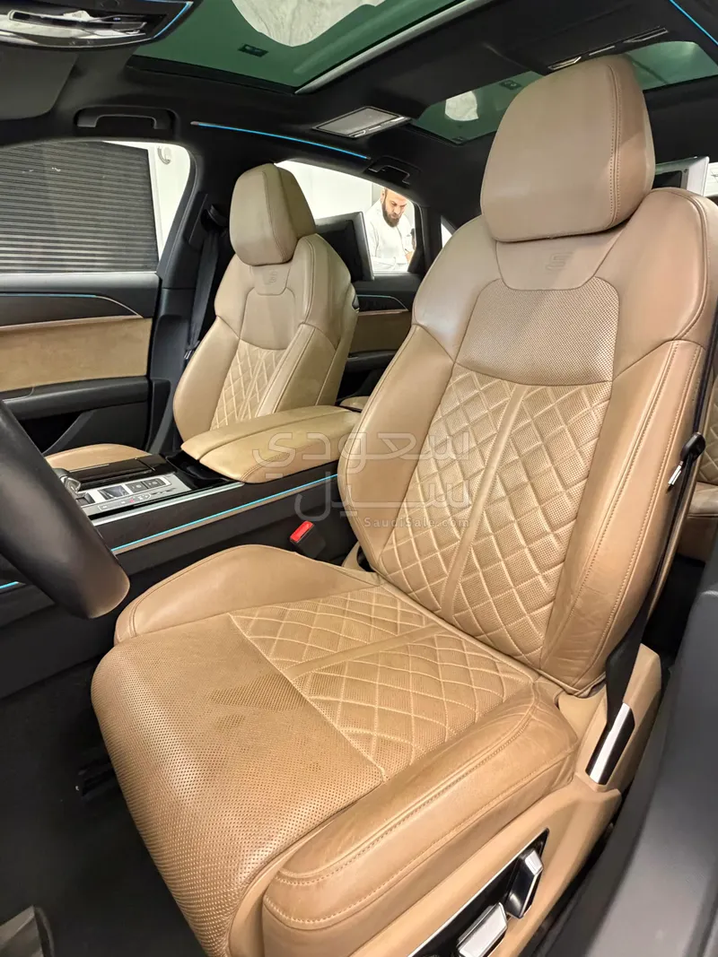 2020 اودي اي 8 ال