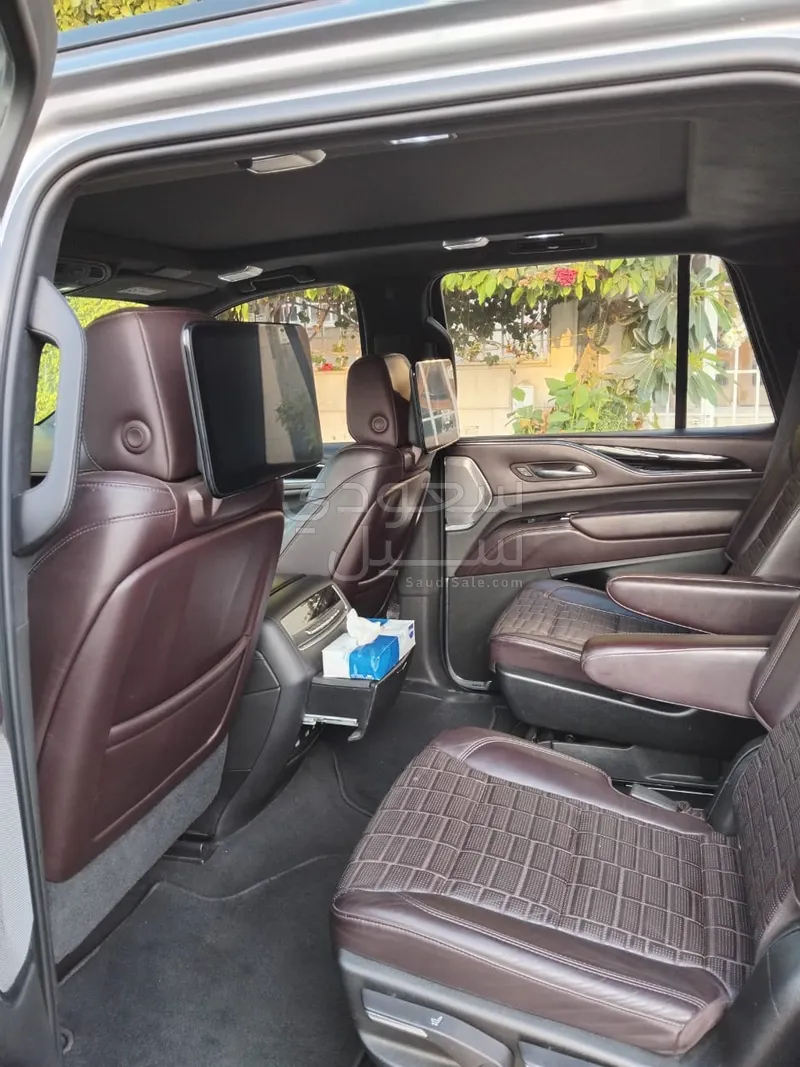 2021 كاديلاك اسكاليد في