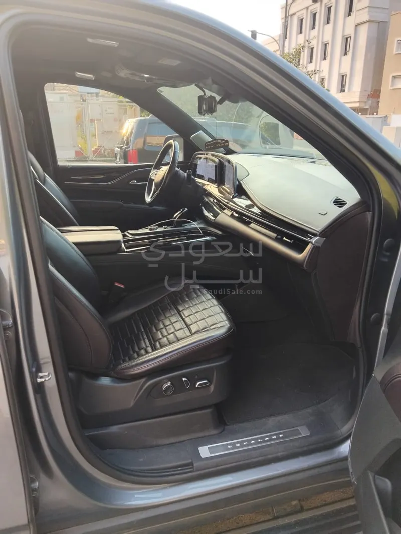 2021 كاديلاك اسكاليد في