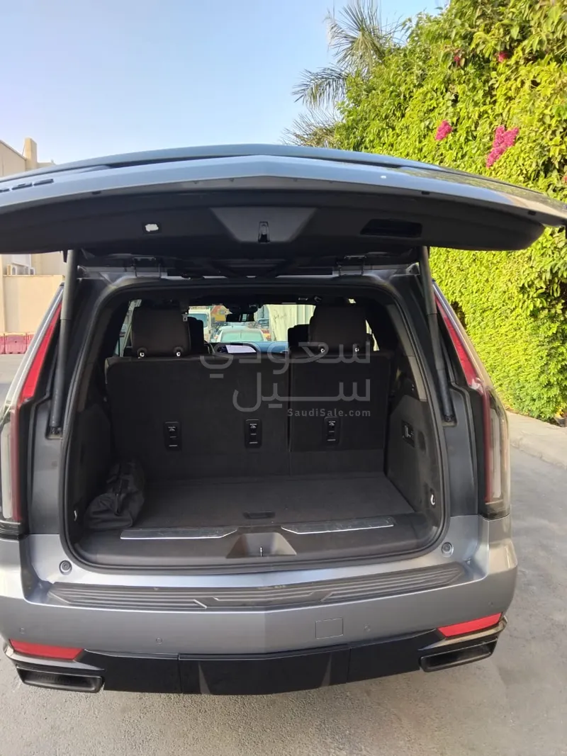 2021 كاديلاك اسكاليد في