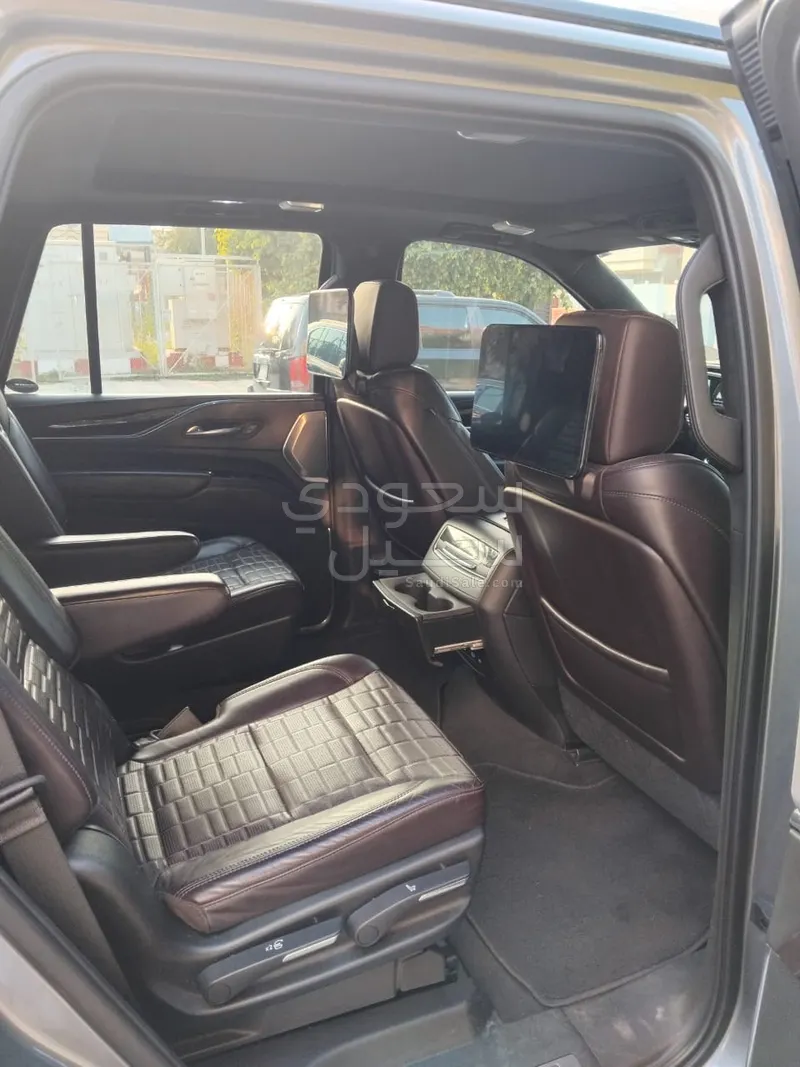 2021 كاديلاك اسكاليد في