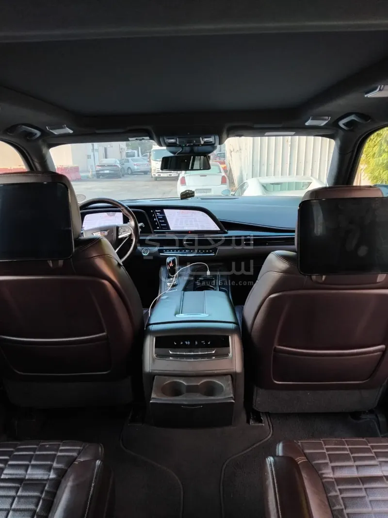 2021 كاديلاك اسكاليد في