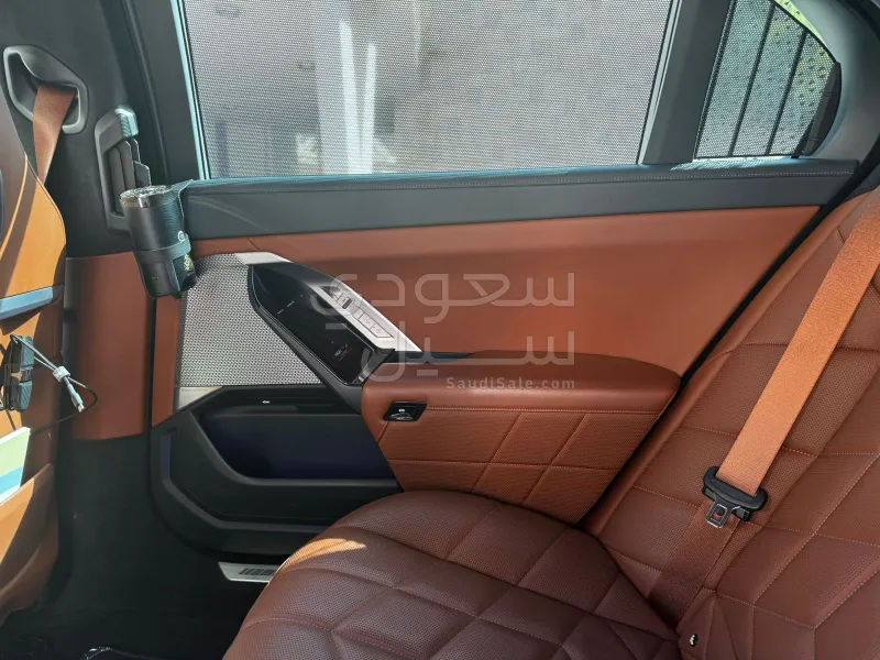 2024 بي ام دبليو الفئة السابعة 735 إل أي إنديفيجوال