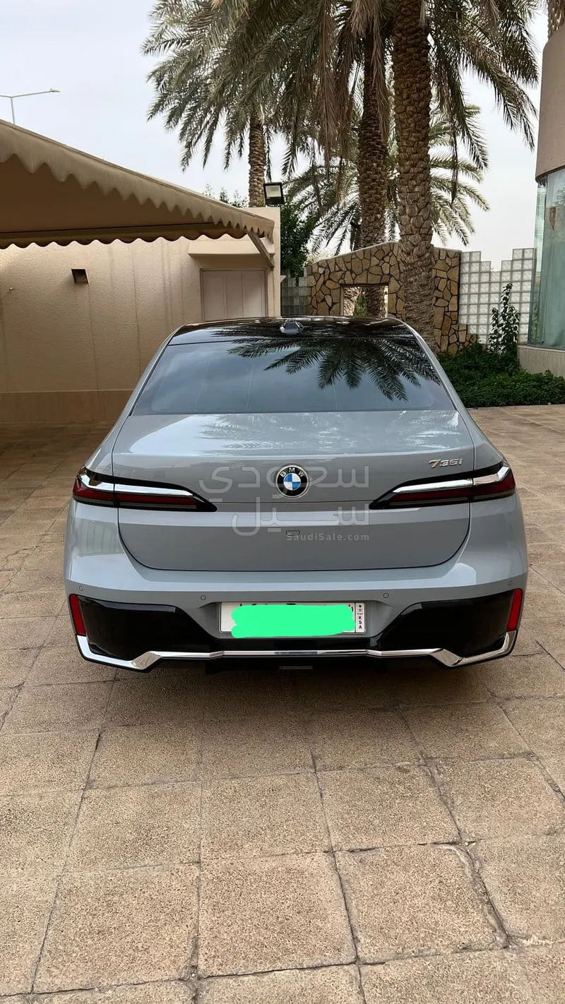 2024 بي ام دبليو الفئة السابعة 735 إل أي إنديفيجوال