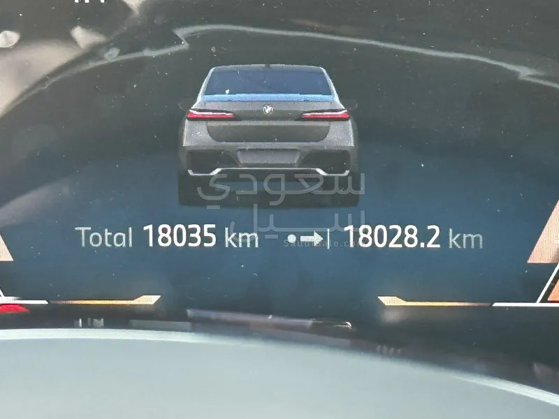 2024 بي ام دبليو الفئة السابعة 735 إل أي إنديفيجوال