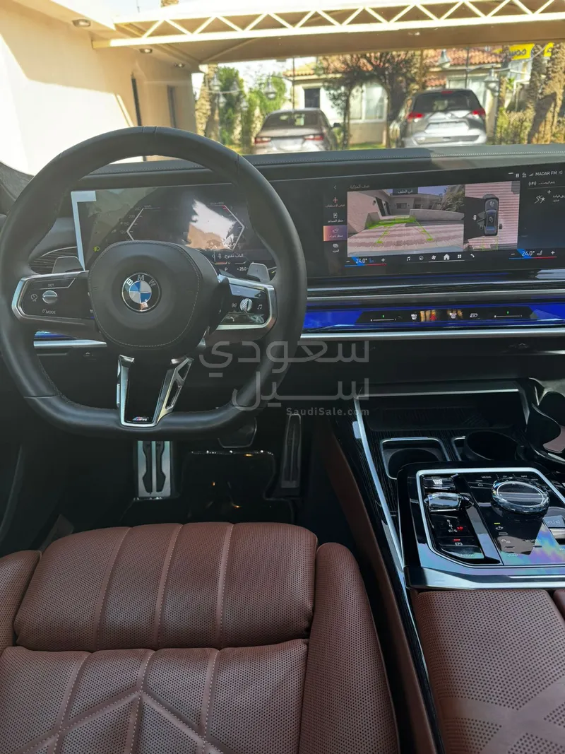 2024 بي ام دبليو الفئة السابعة 735 إل أي إنديفيجوال