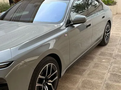 2024 بي ام دبليو الفئة السابعة 735 إل أي إنديفيجوال