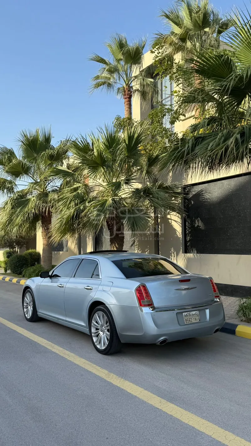 2013 كرايسلر 300 هيمى
