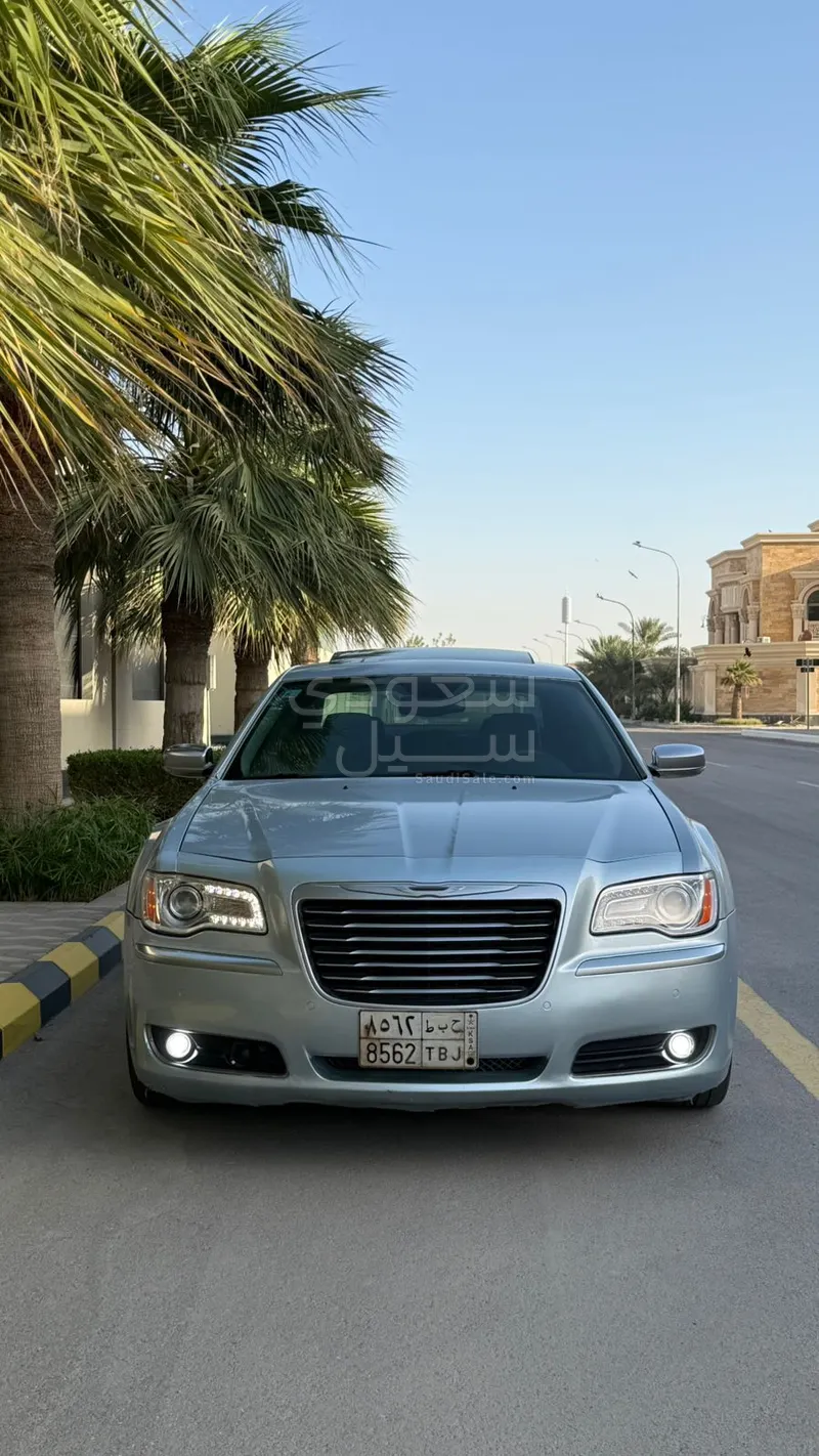 2013 كرايسلر 300 هيمى