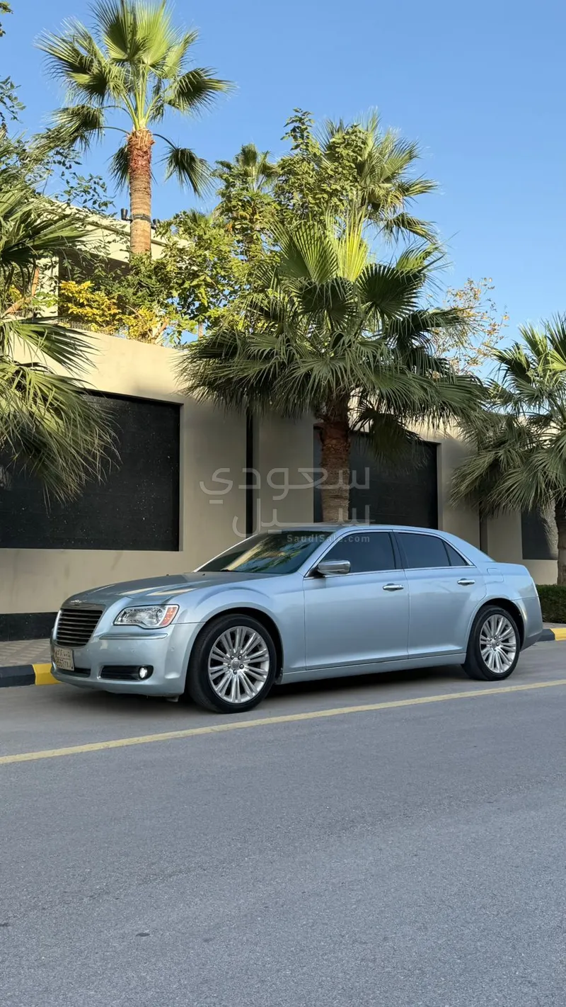 2013 كرايسلر 300 هيمى