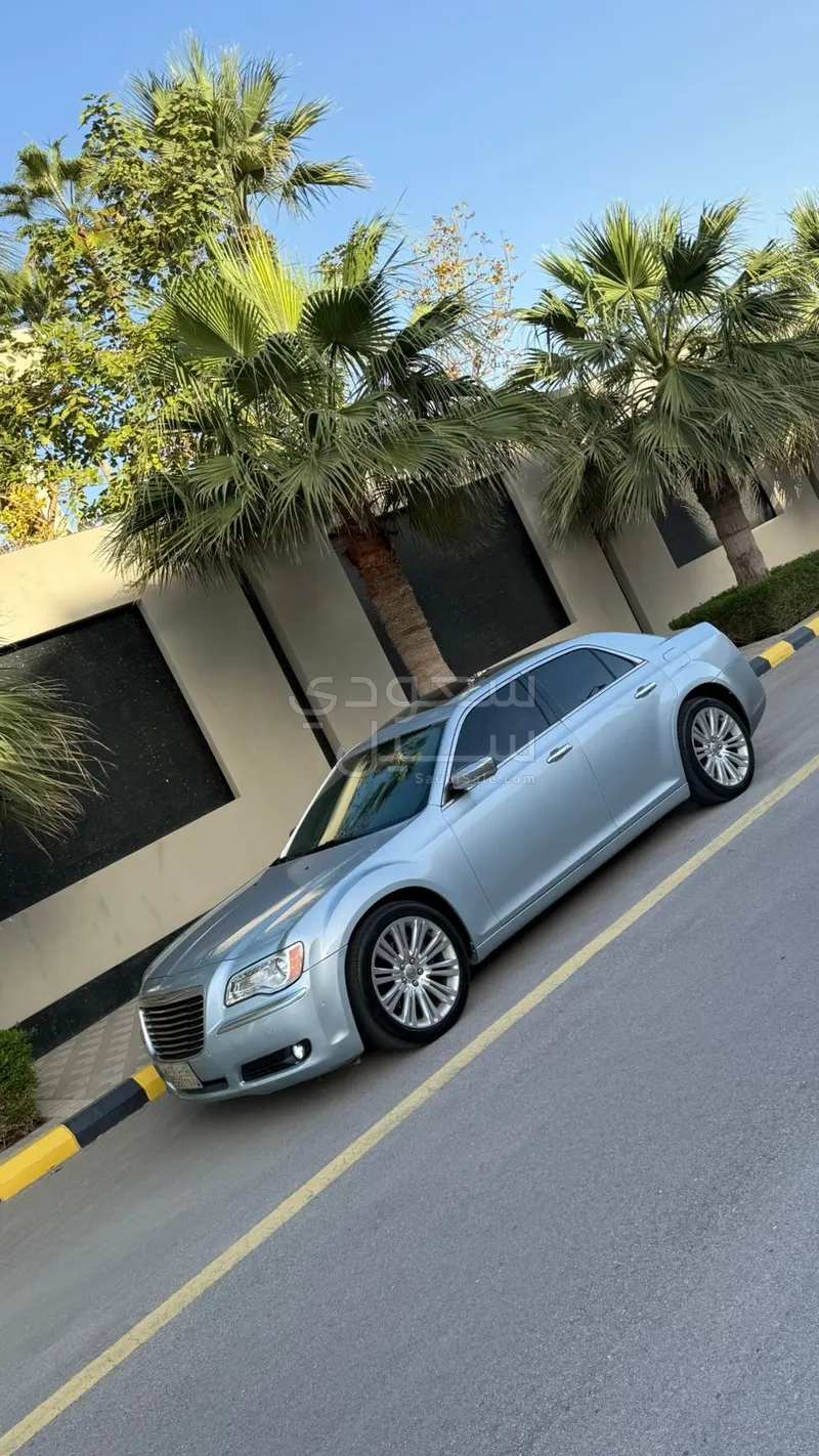 2013 كرايسلر 300 هيمى