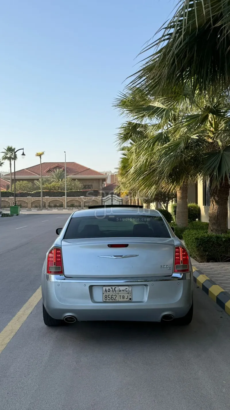 2013 كرايسلر 300 هيمى