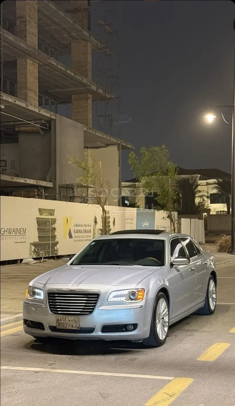 2013 كرايسلر 300 هيمى