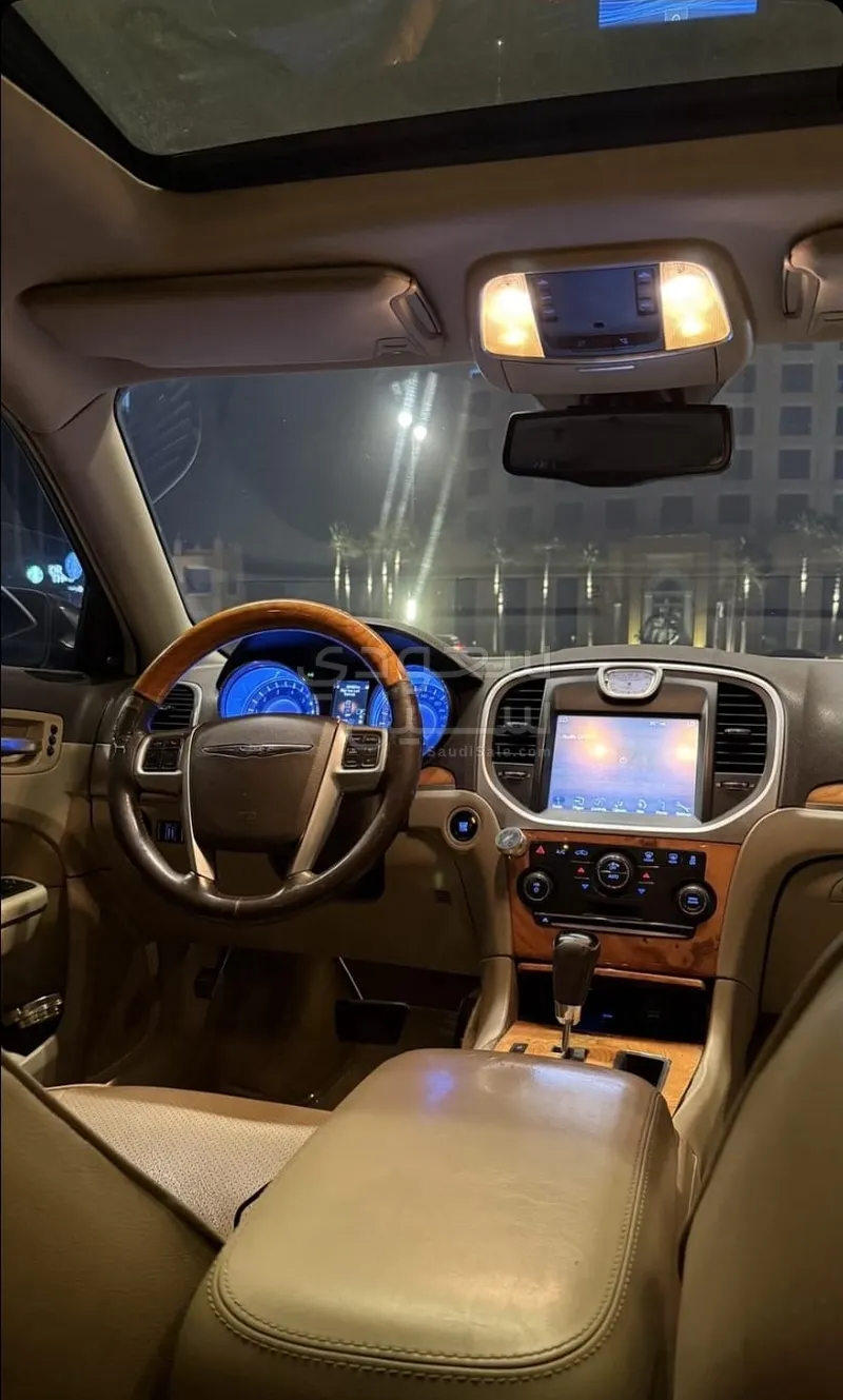 2013 كرايسلر 300 هيمى