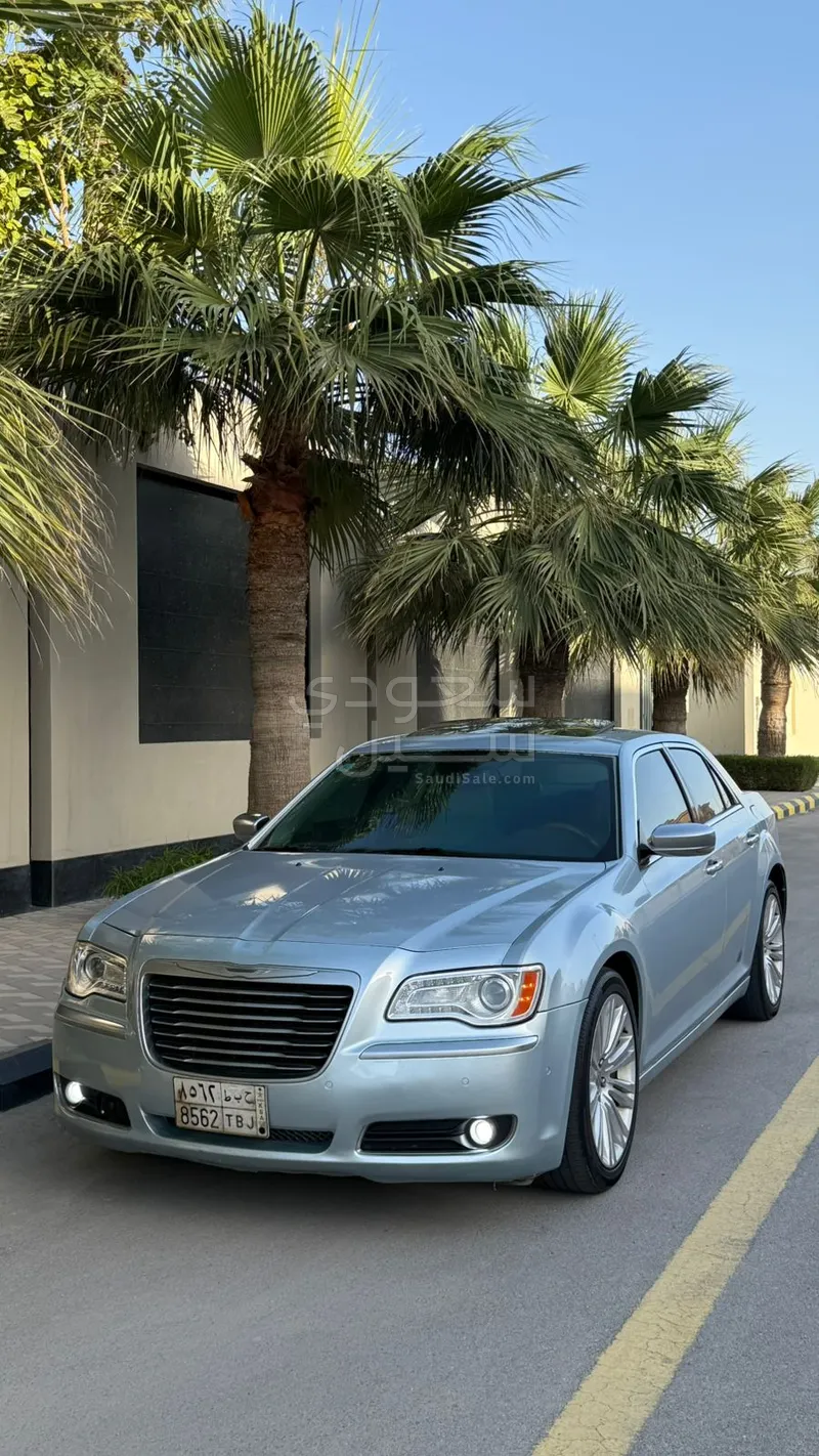 2013 كرايسلر 300 هيمى