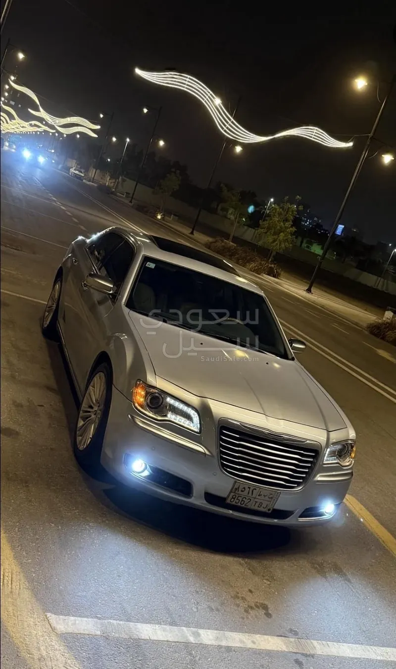 2013 كرايسلر 300 هيمى