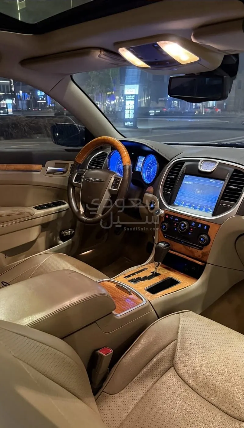 2013 كرايسلر 300 هيمى