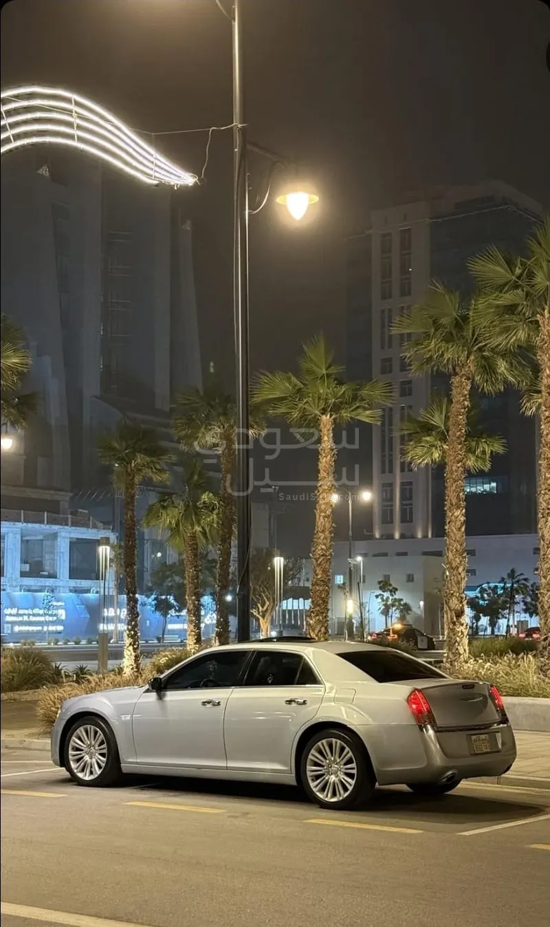 2013 كرايسلر 300 هيمى